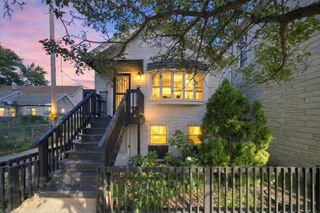 2813 S Shields Avenue, Chicago, IL 60616