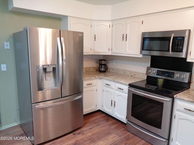5 B Mohawk Court, Whiting, NJ 08759