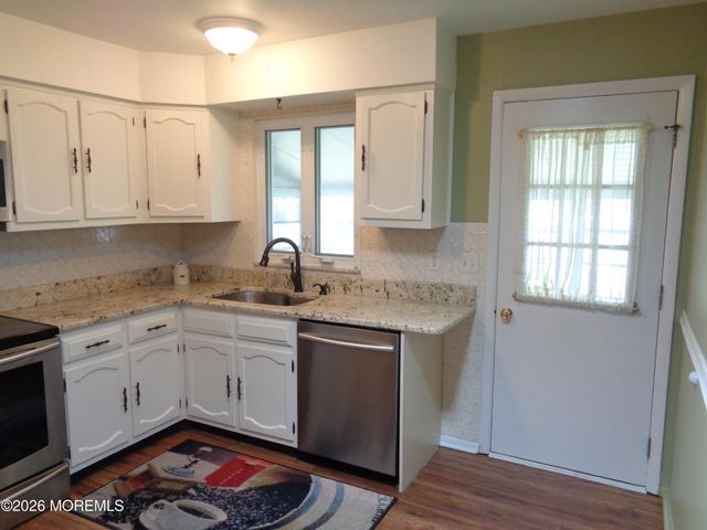 5 B Mohawk Court, Whiting, NJ 08759