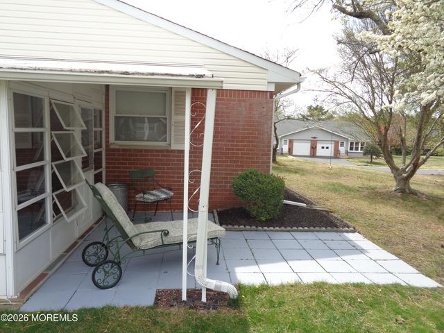 5 B Mohawk Court, Whiting, NJ 08759