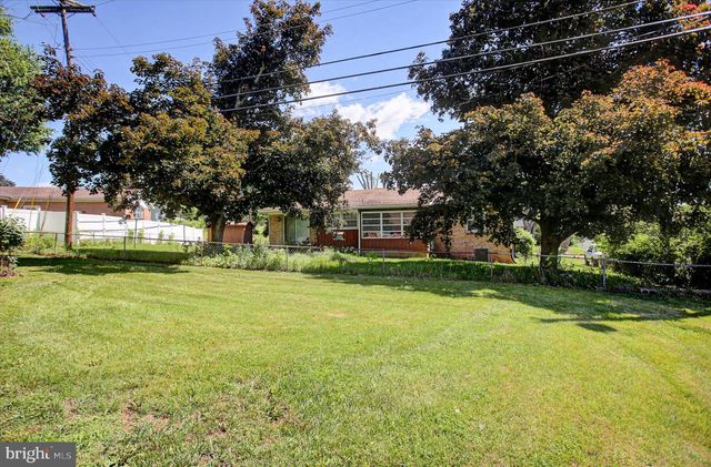 868 FOX MEADOW ROAD, Chambersburg, PA 17202