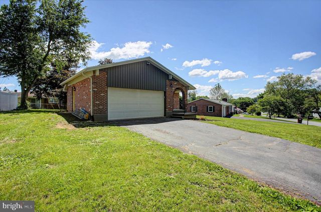 868 FOX MEADOW ROAD, Chambersburg, PA 17202