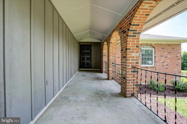 868 FOX MEADOW ROAD, Chambersburg, PA 17202