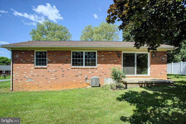 868 FOX MEADOW ROAD, Chambersburg, PA 17202