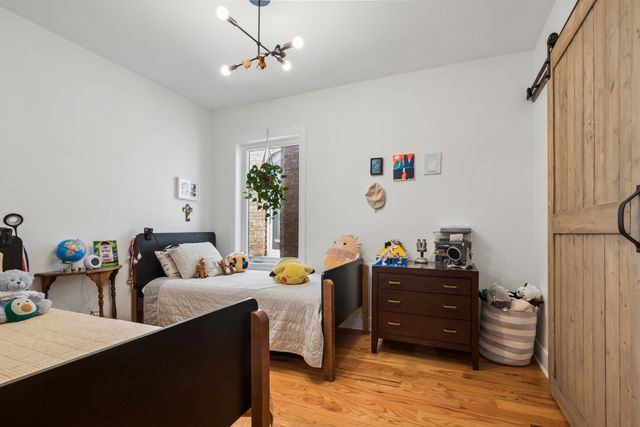 5010 N MAJOR Avenue, Chicago, IL 60630