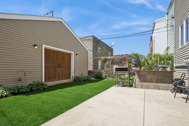 5010 N MAJOR Avenue, Chicago, IL 60630