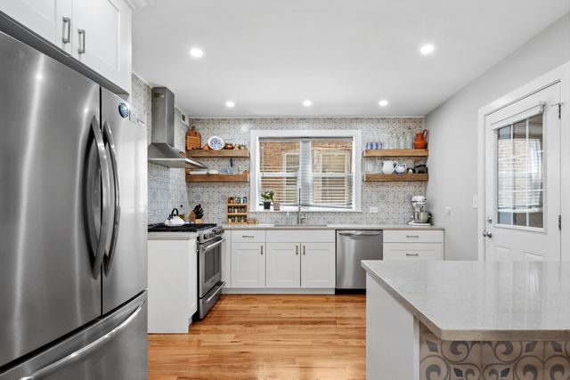 5010 N MAJOR Avenue, Chicago, IL 60630