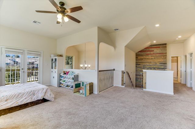 165 Crescent Heights DR, Georgetown, TX 78628