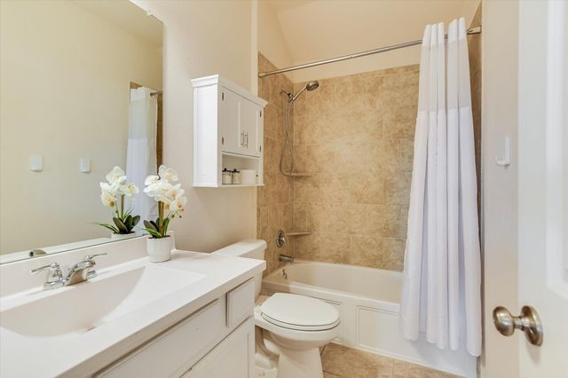 165 Crescent Heights DR, Georgetown, TX 78628