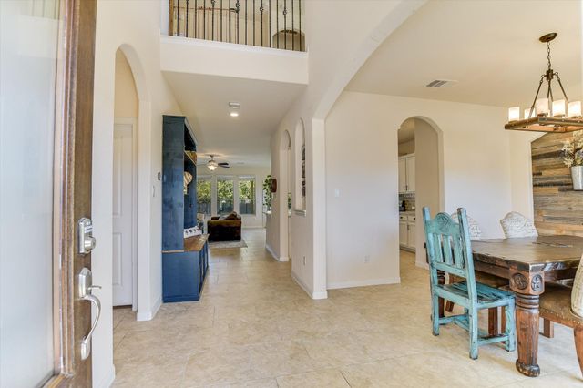 165 Crescent Heights DR, Georgetown, TX 78628