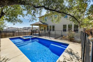 165 Crescent Heights DR, Georgetown, TX 78628