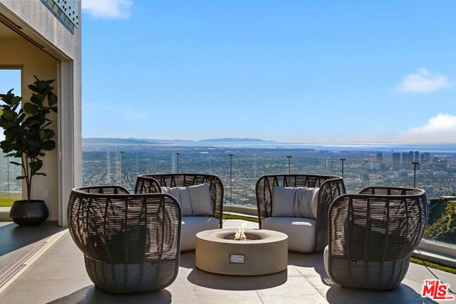 2020 Cyprean Drive, Los Angeles, CA 90046