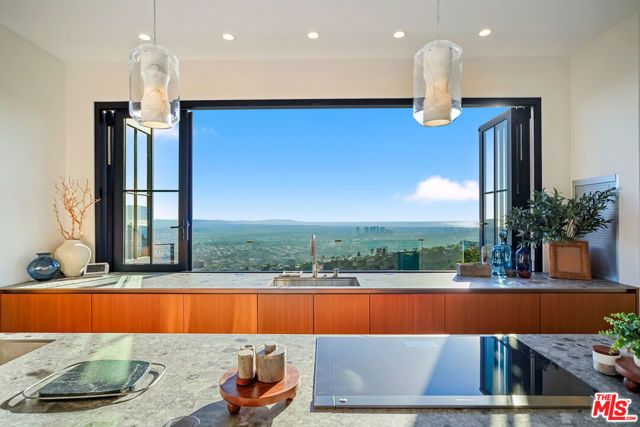 2020 Cyprean Drive, Los Angeles, CA 90046