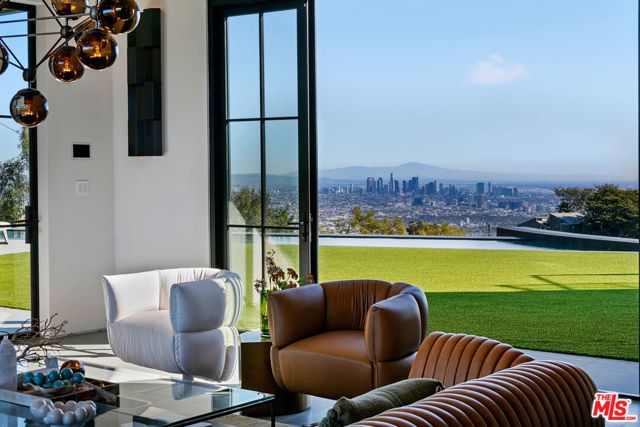 2020 Cyprean Drive, Los Angeles, CA 90046