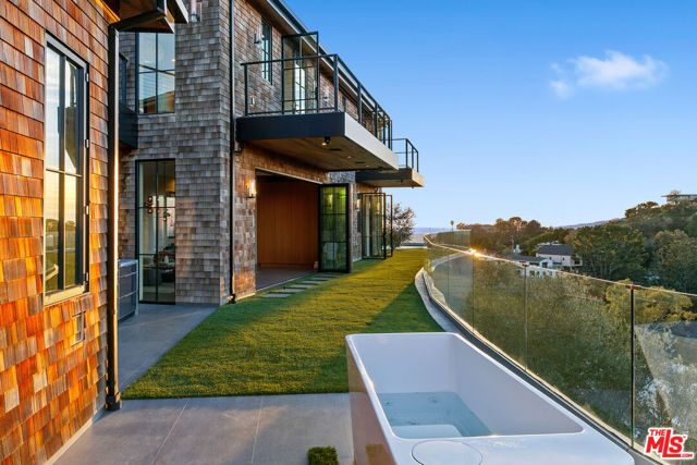 2020 Cyprean Drive, Los Angeles, CA 90046