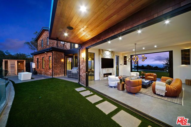 2020 Cyprean Drive, Los Angeles, CA 90046