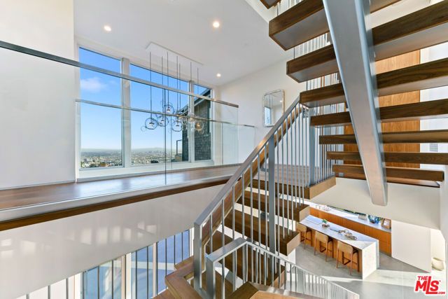 2020 Cyprean Drive, Los Angeles, CA 90046