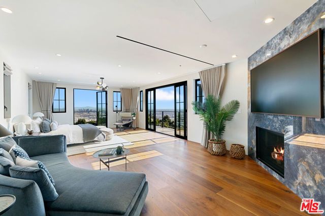 2020 Cyprean Drive, Los Angeles, CA 90046