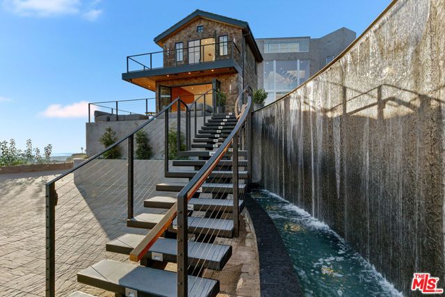 2020 Cyprean Drive, Los Angeles, CA 90046