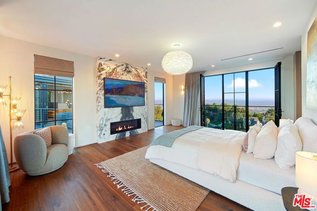 2020 Cyprean Drive, Los Angeles, CA 90046