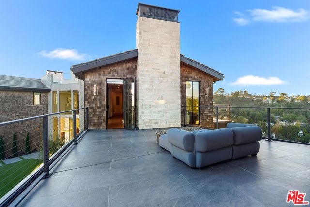 2020 Cyprean Drive, Los Angeles, CA 90046