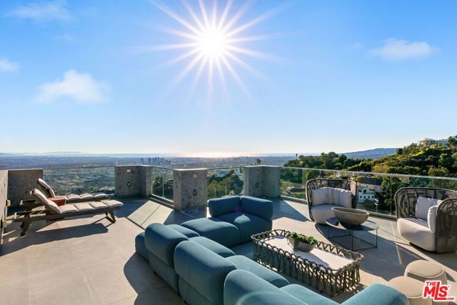 2020 Cyprean Drive, Los Angeles, CA 90046