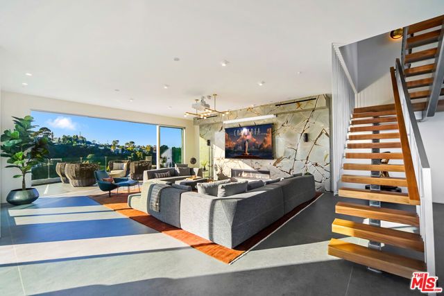 2020 Cyprean Drive, Los Angeles, CA 90046