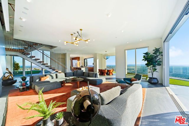 2020 Cyprean Drive, Los Angeles, CA 90046