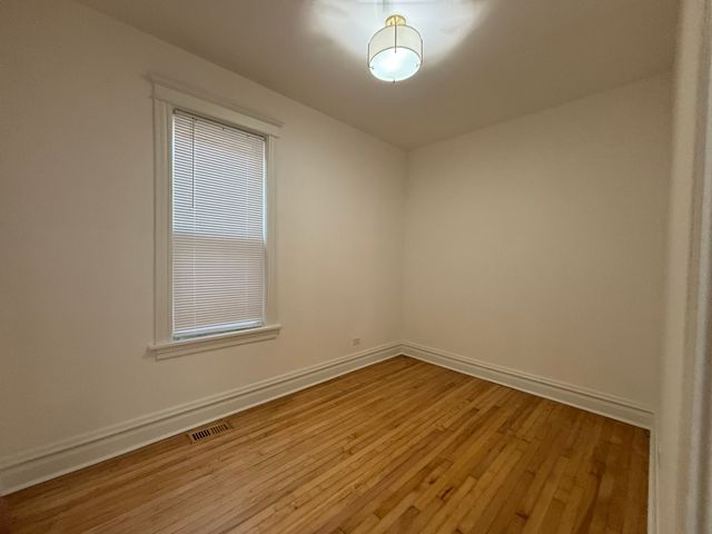 5652 S Shields Avenue, Chicago, IL 60621
