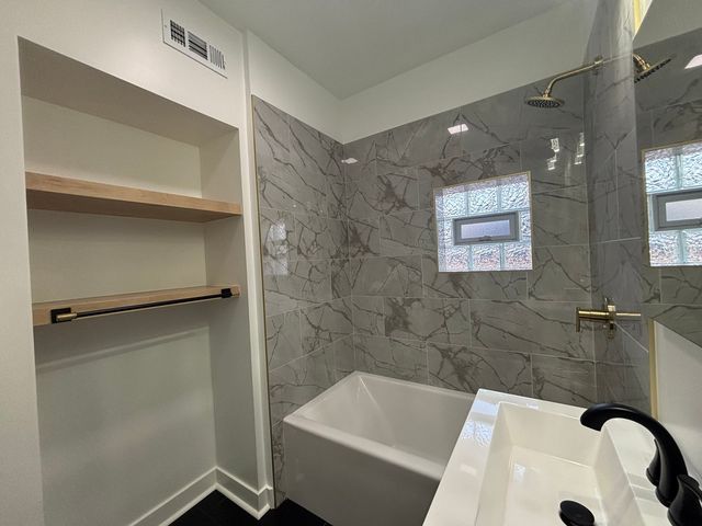 5652 S Shields Avenue, Chicago, IL 60621