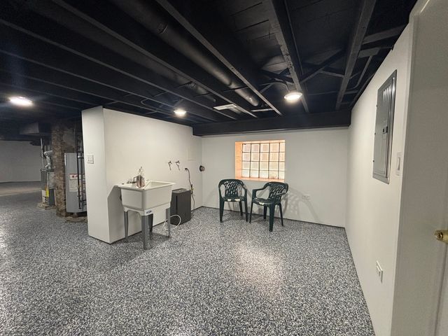 5652 S Shields Avenue, Chicago, IL 60621