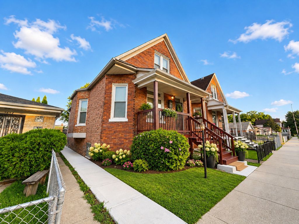 5652 S Shields Avenue, Chicago, IL 60621