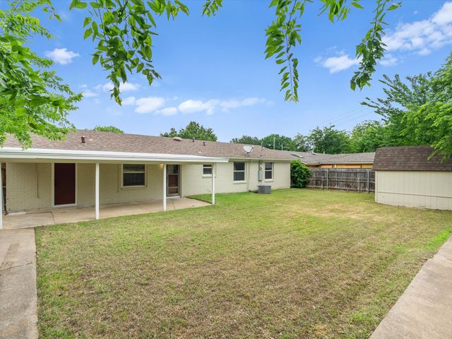 5220 Ammons Street, Haltom City, TX 76117
