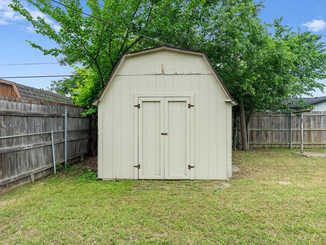 5220 Ammons Street, Haltom City, TX 76117