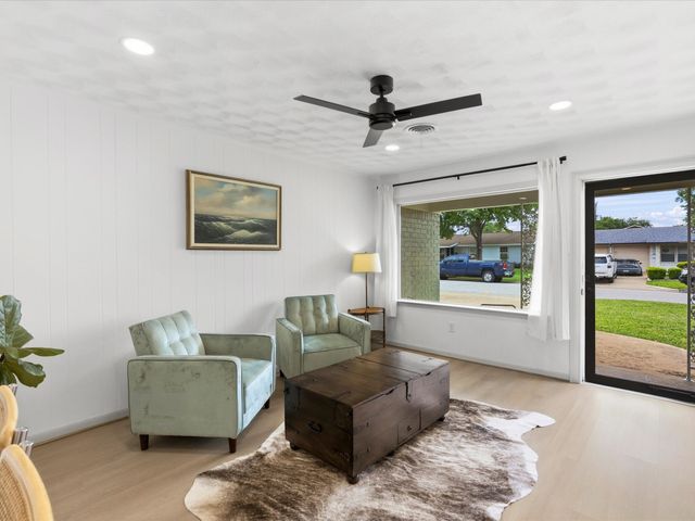 5220 Ammons Street, Haltom City, TX 76117