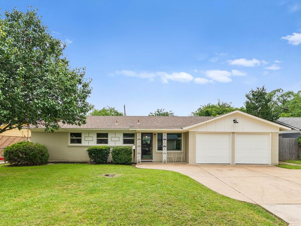 5220 Ammons Street, Haltom City, TX 76117