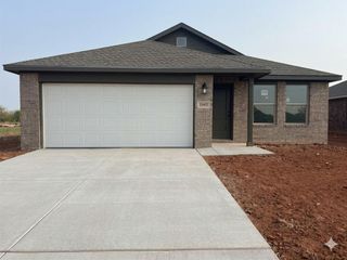 1945 Honey Locust Drive, Mustang, OK 73128