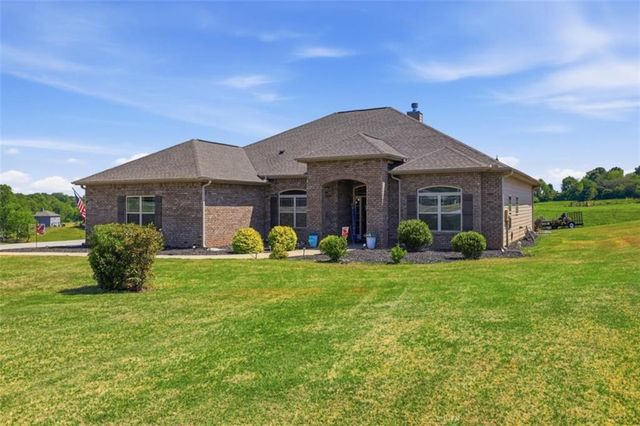 5912 Wauka Mountain Springs Drive, Clermont, GA 30527