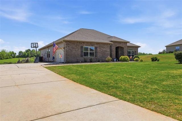 5912 Wauka Mountain Springs Drive, Clermont, GA 30527