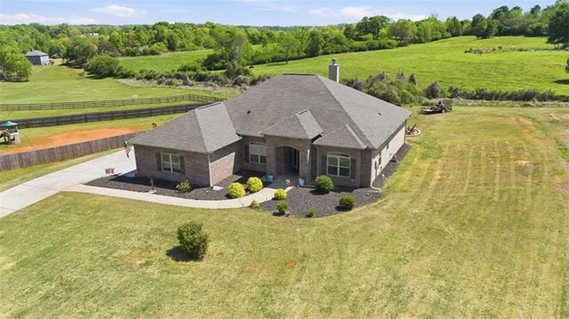 5912 Wauka Mountain Springs Drive, Clermont, GA 30527