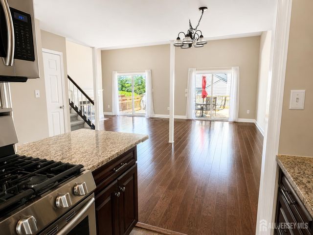 91 Delaware Lane, Branchburg, NJ 08876