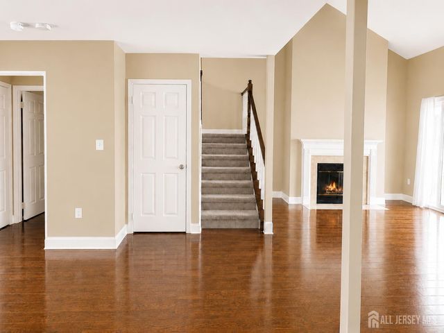 91 Delaware Lane, Branchburg, NJ 08876