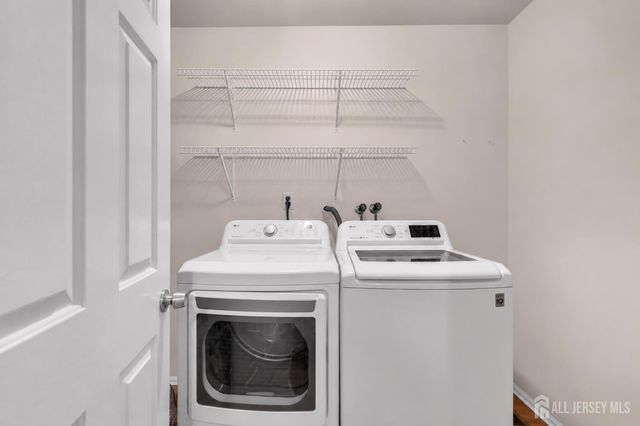 91 Delaware Lane, Branchburg, NJ 08876