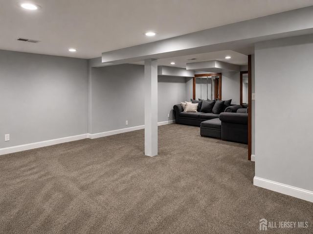 91 Delaware Lane, Branchburg, NJ 08876