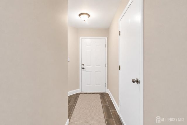 91 Delaware Lane, Branchburg, NJ 08876