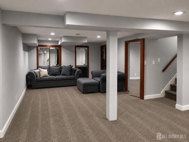 91 Delaware Lane, Branchburg, NJ 08876