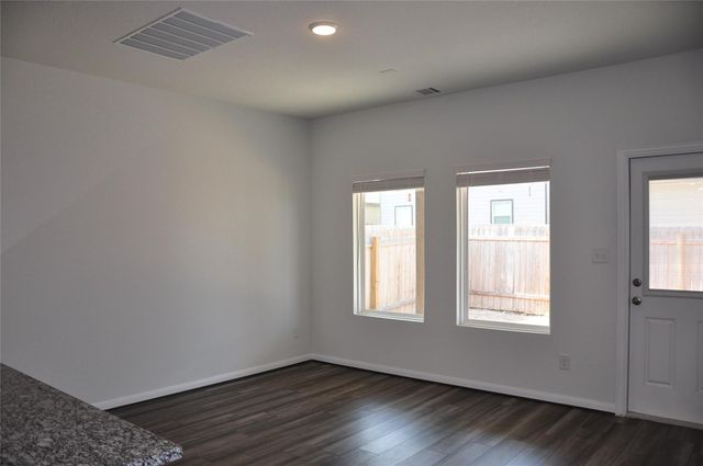 504 Lt Rusty DR, Jarrell, TX 76537