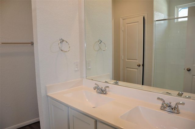 504 Lt Rusty DR, Jarrell, TX 76537