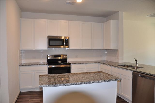 504 Lt Rusty DR, Jarrell, TX 76537