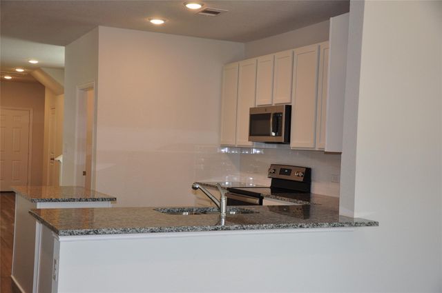 504 Lt Rusty DR, Jarrell, TX 76537